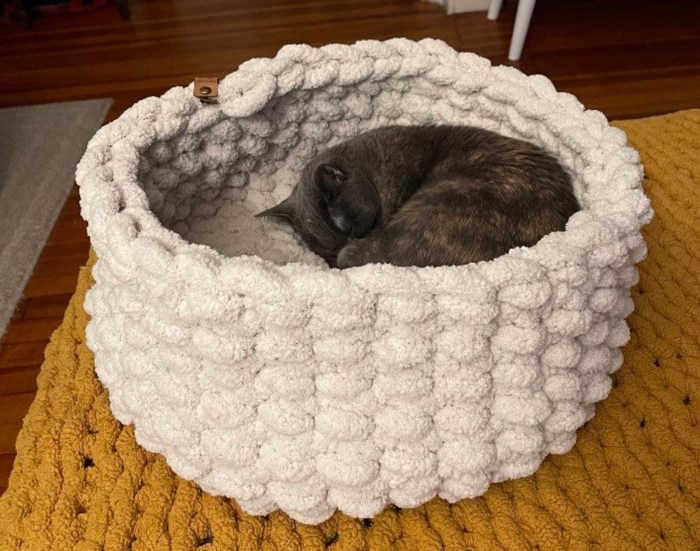 Hand Knit Pet Bed Dog Bed Cat Bed medium | Etsy Hand-stitched velvet pet bed